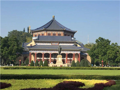 尊贵体验，贴心服务：广州高端商务模特为您呈现